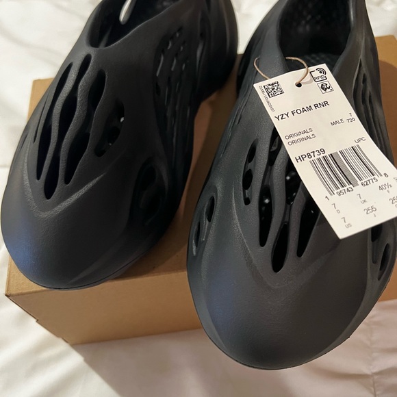 Yeezy Foam Funner - Picture 2 of 3